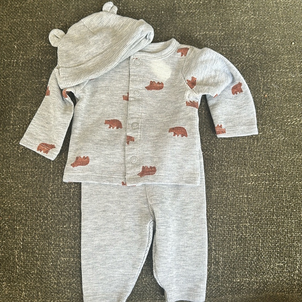 Carter’s 3 piece outfit with bear logo